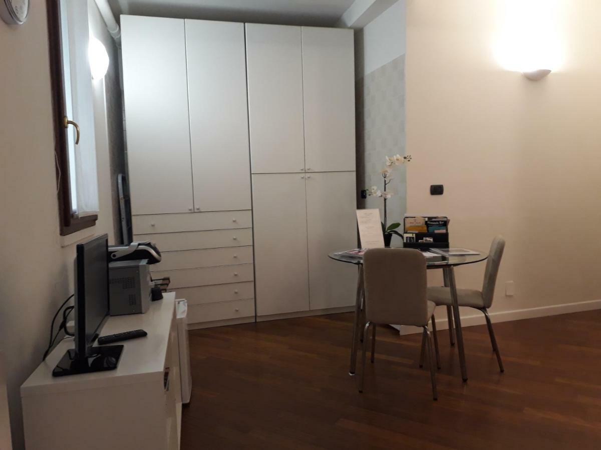 Suite Del Borgo - Affittacamere - Guest House Bologne Extérieur photo